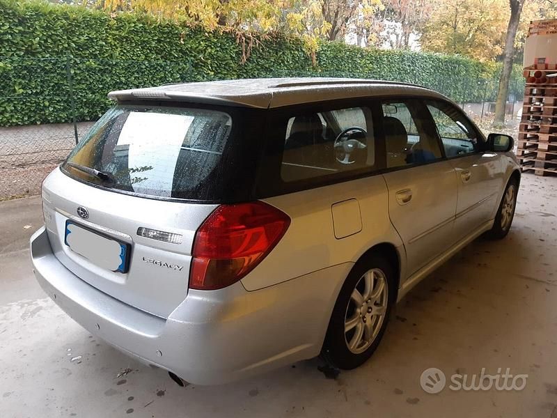 Usata Subaru Legacy 165 CV (121 kW) 2005 Grigio Station wagon