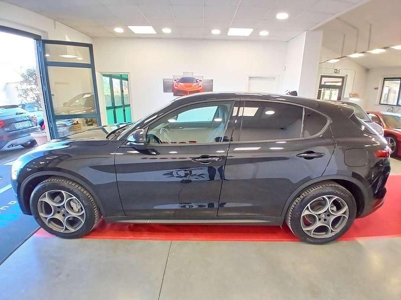 Usata Alfa Romeo Stelvio Sprint 190 CV (139 kW) 2022 Nero SUV