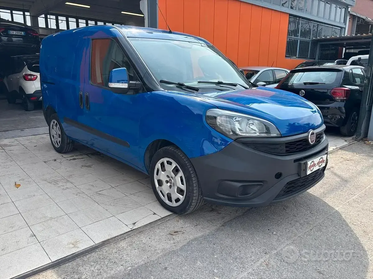 Käytetty Fiat Doblò 95 HP (69 kW) 2018 Sininen Tila-auto
