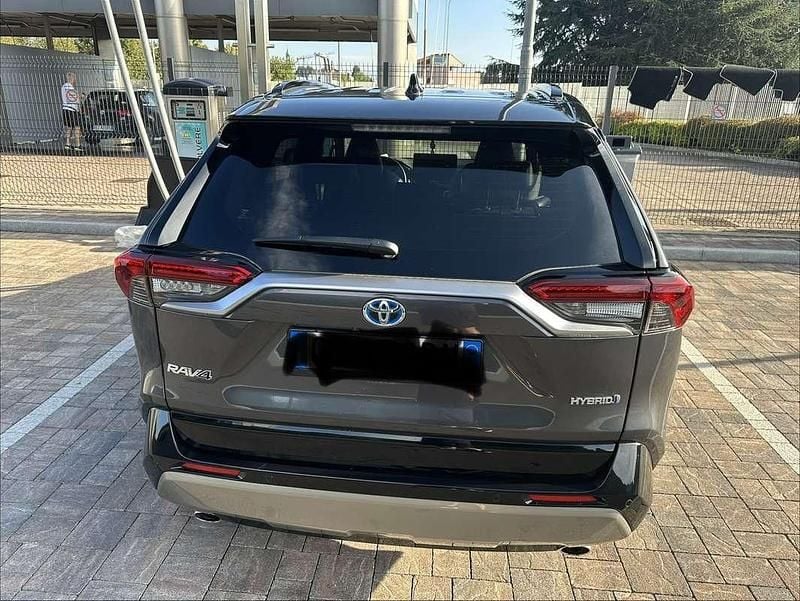 Usata Toyota RAV4 Hybrid 220 CV (161 kW) 2024 Grigio SUV