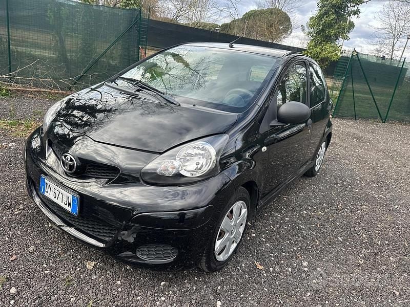 Usata Toyota Aygo 67 CV (49 kW) 2009 Nero Utilitaria