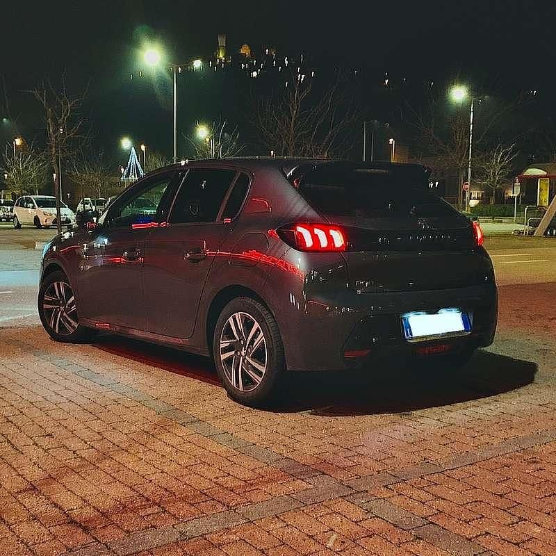 Usata Peugeot 208 Allure 131 CV (96 kW) 2021 Utilitaria