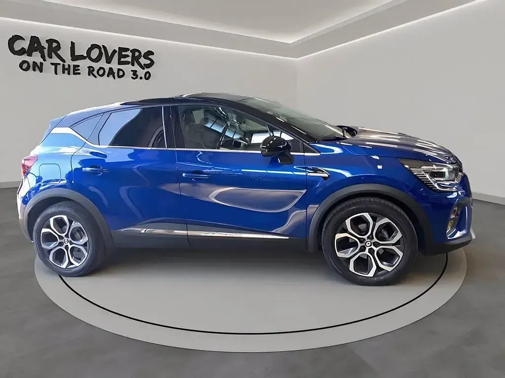 Usata Renault Captur Techno 101 CV (74 kW) 2023 Blu scuro SUV