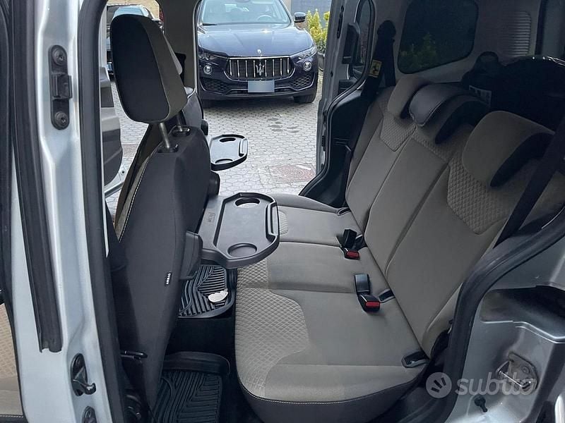 Usata Ford Courier 2017 Grigio Monovolume