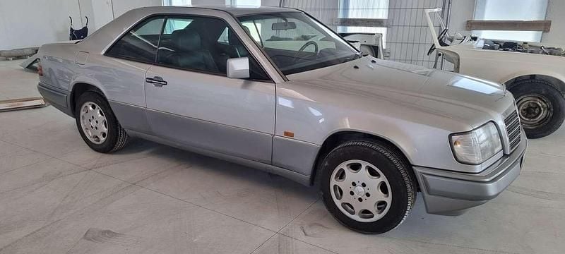 Usata Mercedes E200 136 CV (100 kW) 1995 Argento Coupé
