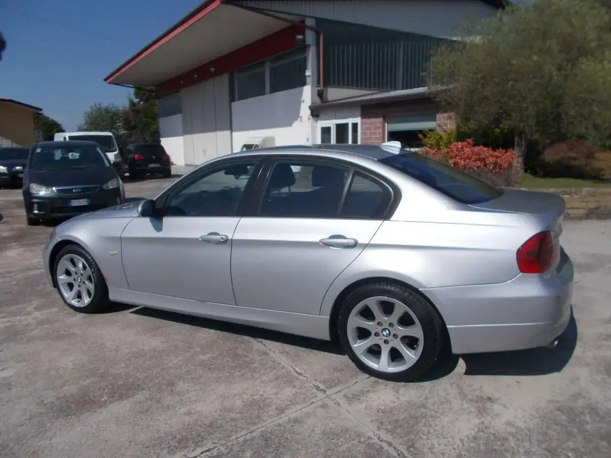 Usata BMW 320 177 CV (130 kW) 2007 Argento Berlina
