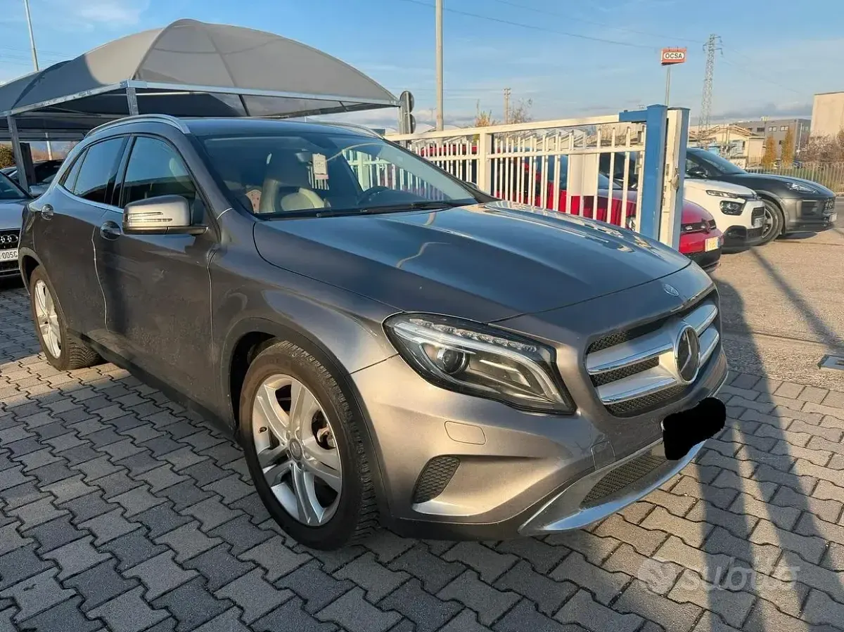 Usata Mercedes GLA200 136 CV (100 kW) 2014 Grigio SUV