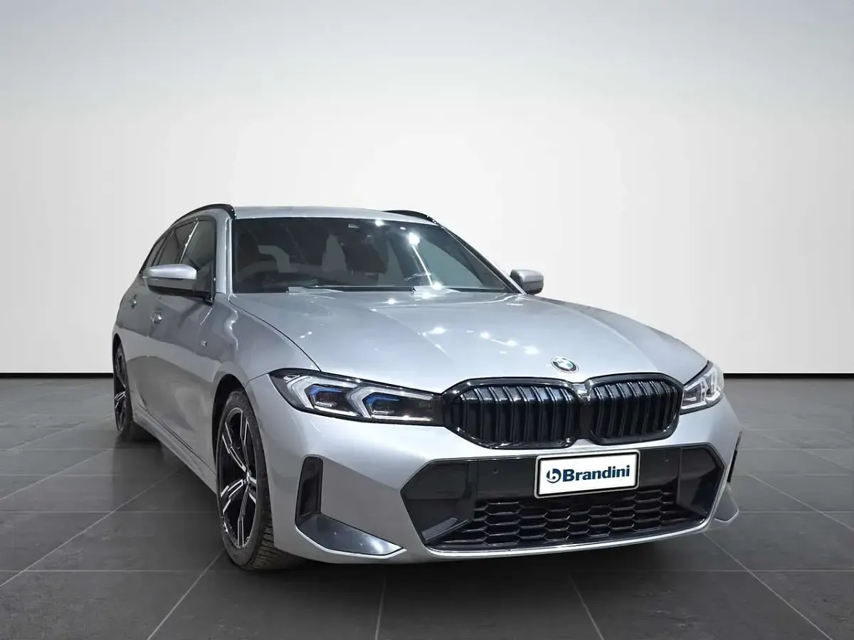 Usata BMW 320 M Sport 190 CV (139 kW) 2023 Skyscraper grey metallic Station wagon