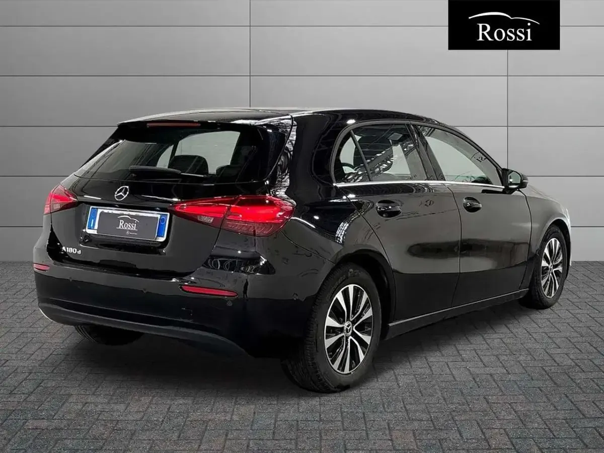 Usata Mercedes A180 Advanced 116 CV (85 kW) 2025 Nero notte Berlina