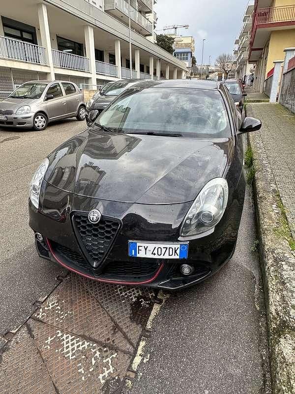 Usata Alfa Romeo Giulietta Progression 235 CV (172 kW) 2015 Nero Utilitaria