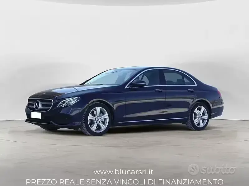 Usata Mercedes E220 194 CV (142 kW) 2018 Bluazzurro Berlina