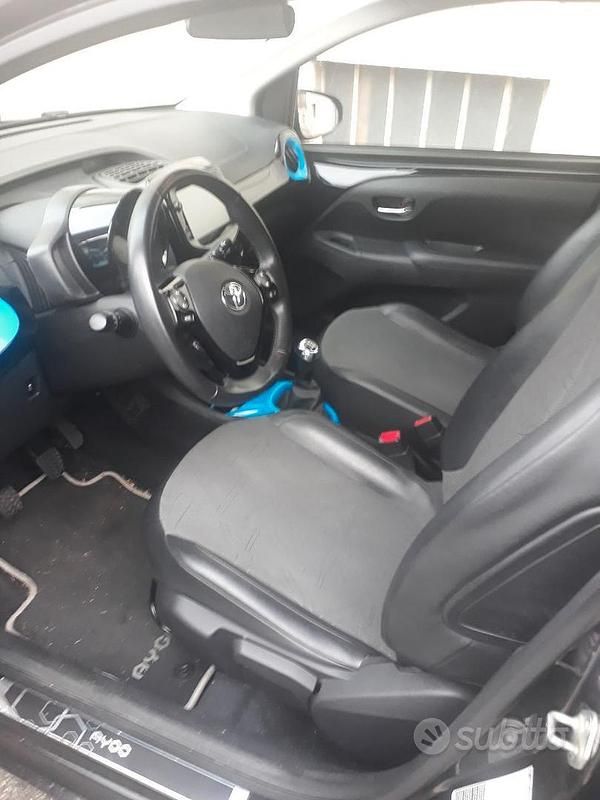Usata Toyota Aygo 72 CV (52 kW) 2019 Nero Utilitaria