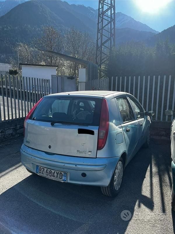 Usata Fiat Punto 86 CV (63 kW) 2002 Utilitaria