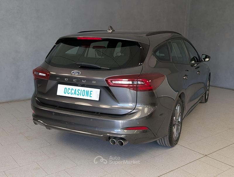 Begagnad Ford Focus ST-Line 158 HK (116 kW) 2023 Grå Kombi
