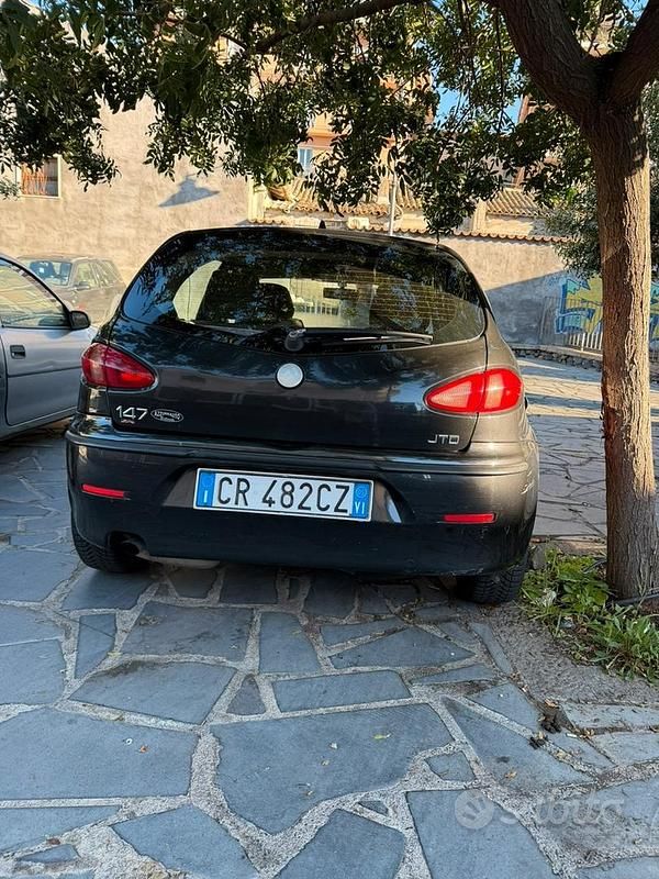 Usata Alfa Romeo 147 115 CV (84 kW) 2000 Nero Utilitaria