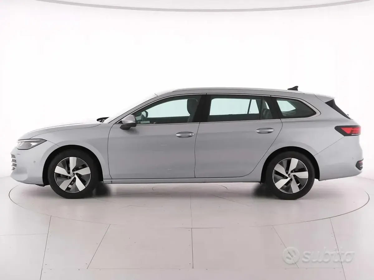 Usata VW Passat Business 150 CV (110 kW) 2024 Grigio Station wagon
