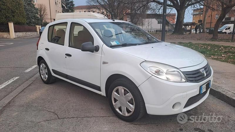 Usata Dacia Sandero Ambiance 75 CV (55 kW) 2011 Bianco Utilitaria