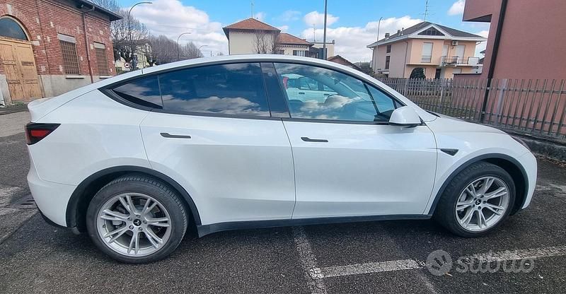 Usata Tesla Model Y 378 kW (514 CV) 2023 Bianco SUV