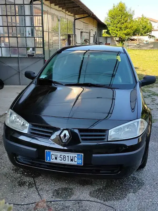 Usata Renault Mégane Authentique 101 CV (74 kW) 2005 Nero Berlina