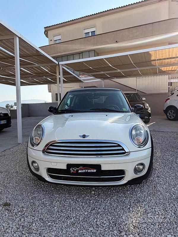 Usata Mini Cooper D 110 CV (80 kW) 2009 Beige Utilitaria