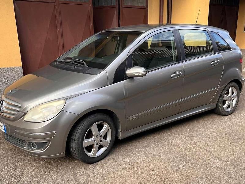 Usata Mercedes B200 Chrome 140 CV (102 kW) 2008 Argento Monovolume