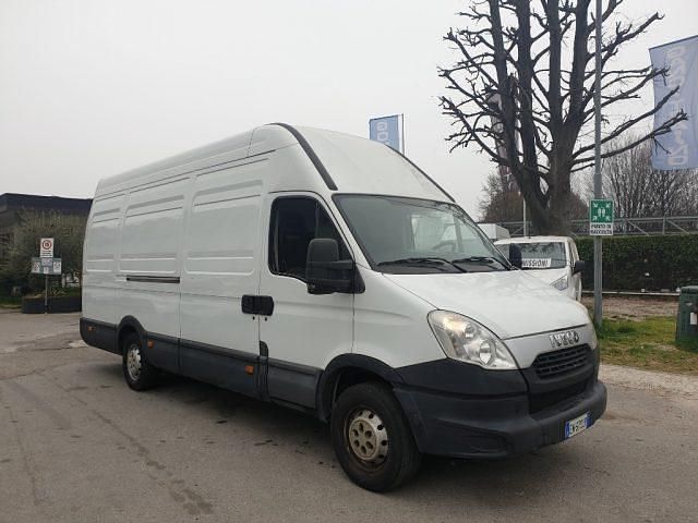 Usata Iveco Daily 170 CV (125 kW) 2013 Bianco(met.) Berlina