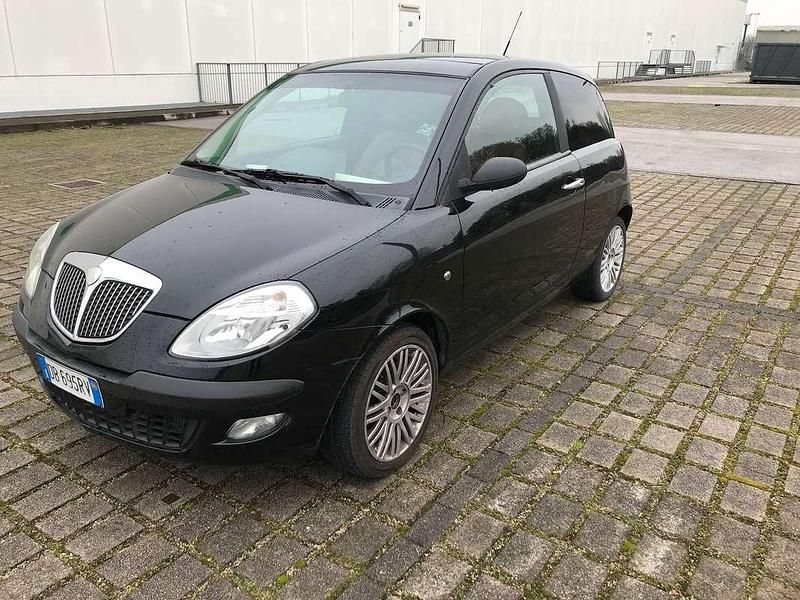 Usata Lancia Ypsilon 69 CV (50 kW) 2006 Nero Utilitaria