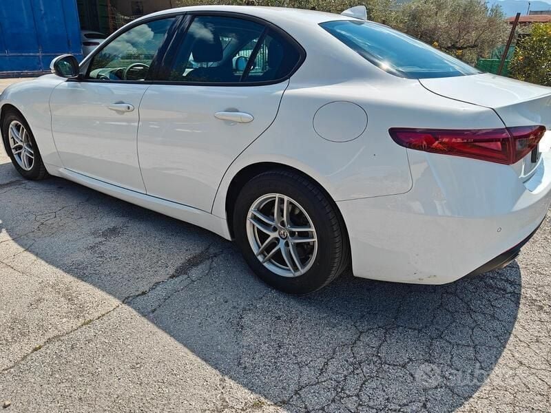 Usata Alfa Romeo Giulia 150 CV (110 kW) 2018 Bianco Berlina