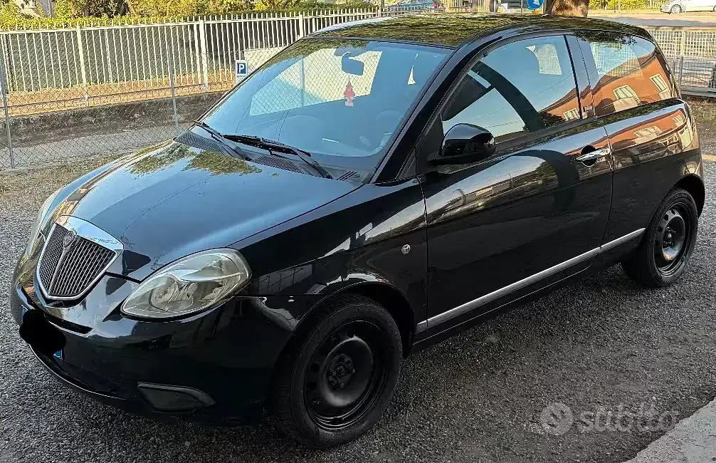 Usata Lancia Ypsilon 75 CV (55 kW) 2011 Nero Utilitaria