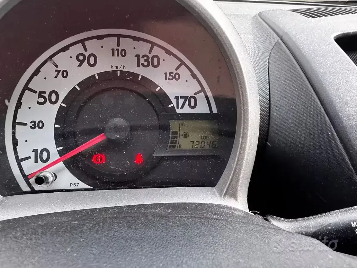 Usata Toyota Aygo 68 CV (50 kW) 2013 Rosso Utilitaria