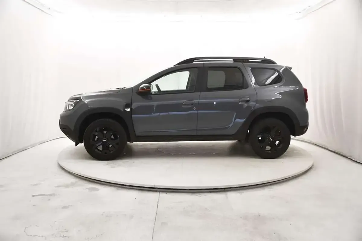 Second-hand Dacia Duster Extreme 101 CP (74 kW) 2023 Gri SUV