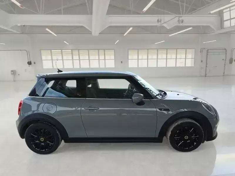 Usata Mini Cooper SE Classic 75 kW (102 CV) 2022 Grigio Utilitaria