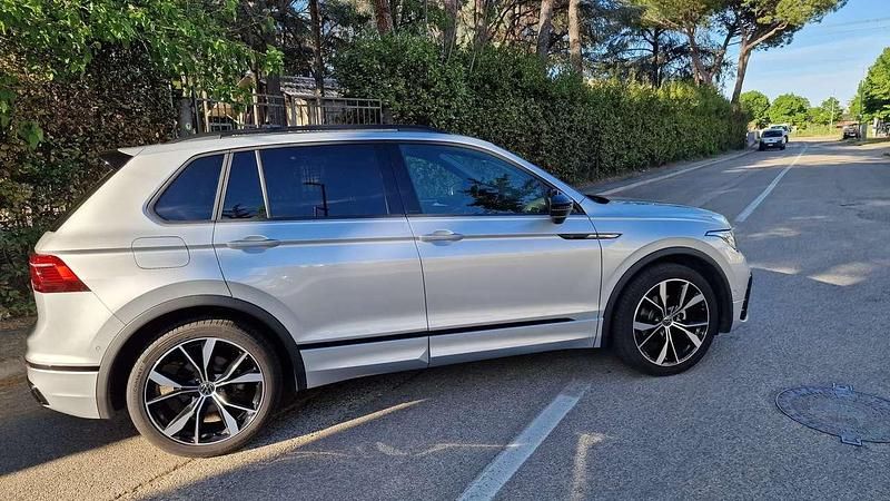 Usata VW Tiguan R-line 150 CV (110 kW) 2022 Argento SUV