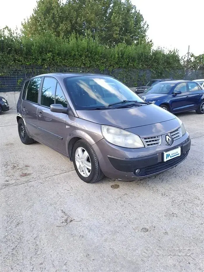 Usata Renault Grand Scénic 131 CV (96 kW) 2005 Grigio Monovolume