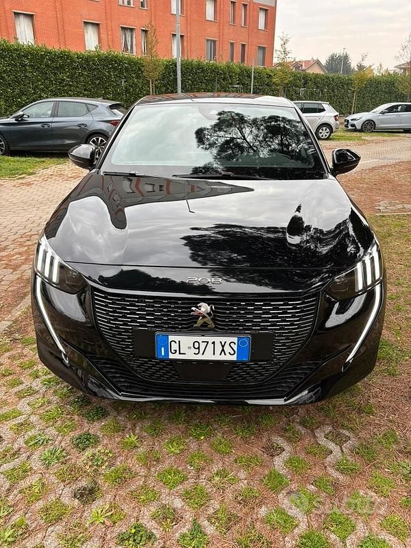 Nero Usata 2023 Peugeot 208 GT Due volumi | 21.990 € (Molto cara) - Immagine 1/4