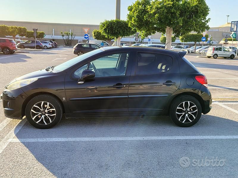 Usata Peugeot 207 Allure 68 CV (50 kW) 2011 Nero Berlina