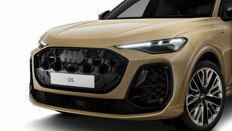 Nuova Audi Q5 Sportback S-Line 299 CV (219 kW) 2026 Oro sakhir metallizzato SUV