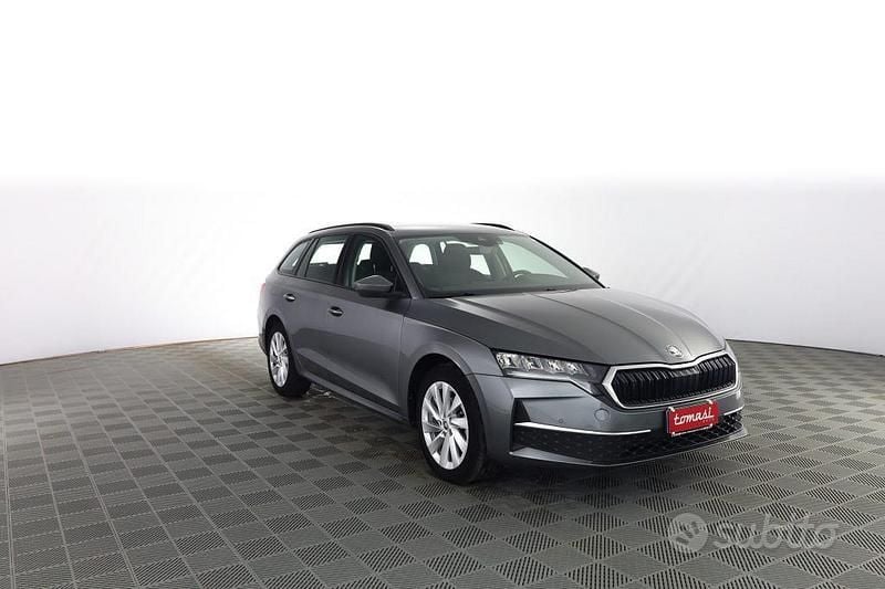 Usata Skoda Octavia Executive 150 CV (110 kW) 2024 Grigio Station wagon