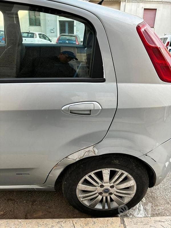 Usata Fiat Grande Punto Active 65 CV (47 kW) 2006 Grigio Utilitaria