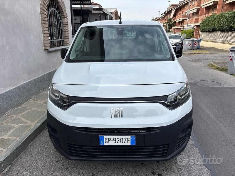 Usata Fiat Doblò 102 CV (75 kW) 2023 Bianco Monovolume