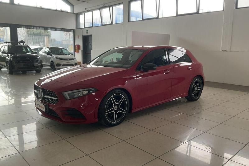 Rosso Usata 2019 Mercedes A200 Premium Tre volumi | 25.699 € (Buon prezzo) - Immagine 1/4