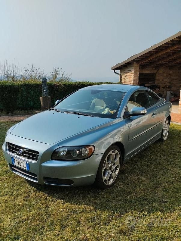 Usata Volvo C70 136 CV (100 kW) 2009 Verde Cabrio