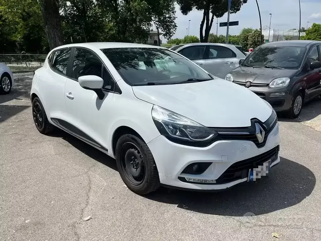 Käytetty Renault Clio IV Zen 75 HP (55 kW) 2018 Sedan