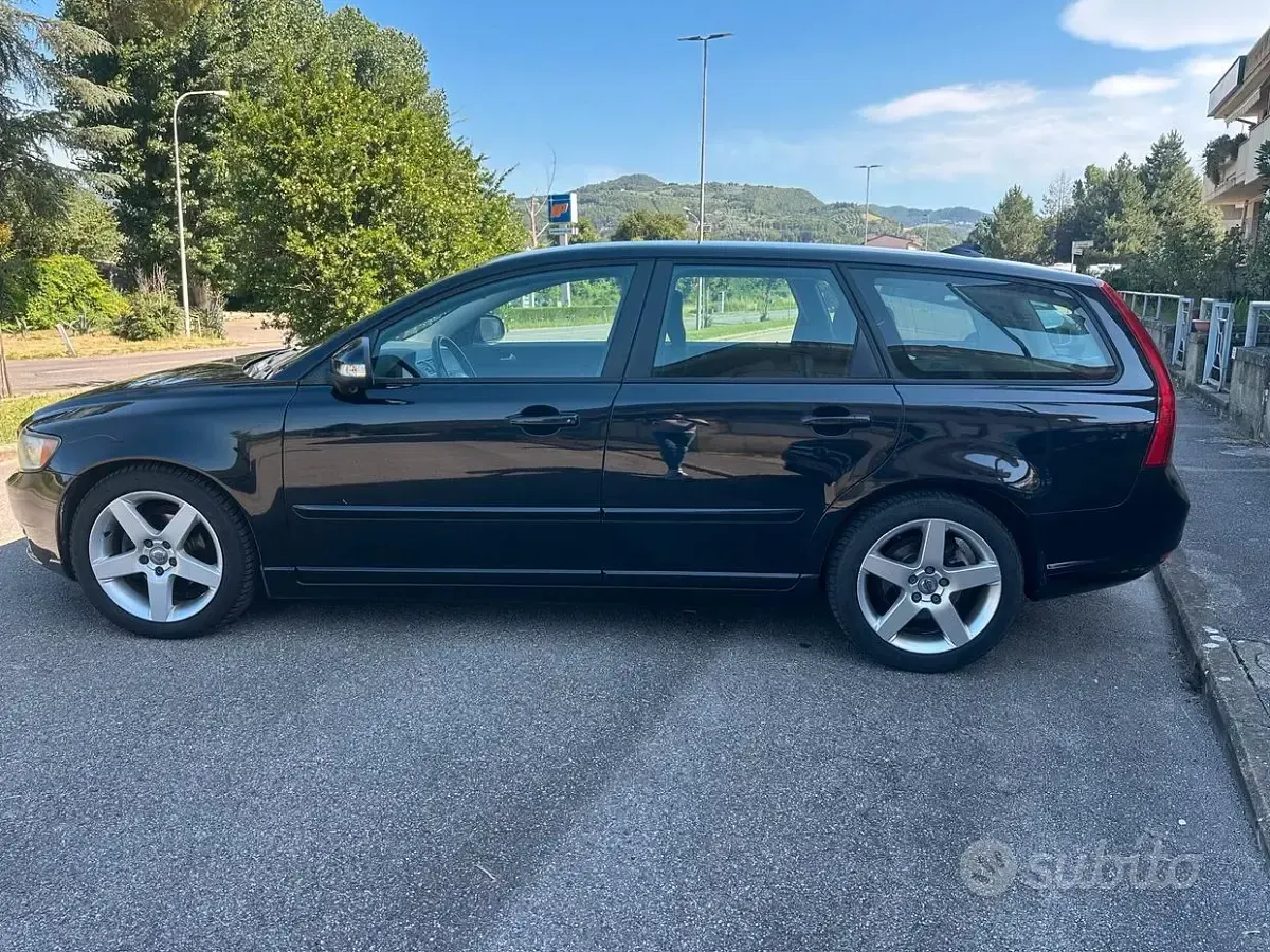 Usata Volvo V50 R-Design 115 CV (84 kW) 2010 Nero Station wagon