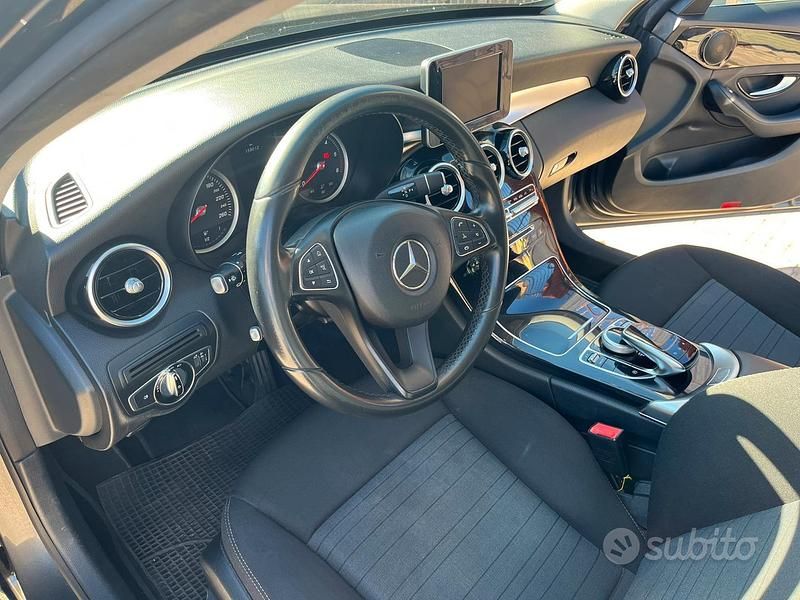 Usata Mercedes C180 156 CV (114 kW) 2015 Grigio Station wagon