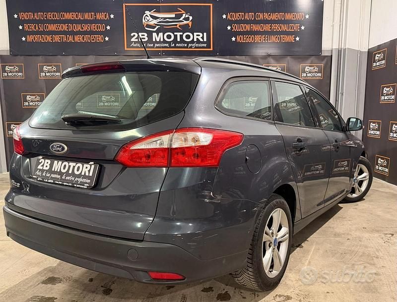 Begagnad Ford Focus Titanium 116 HK (85 kW) 2011 Blå Kombi