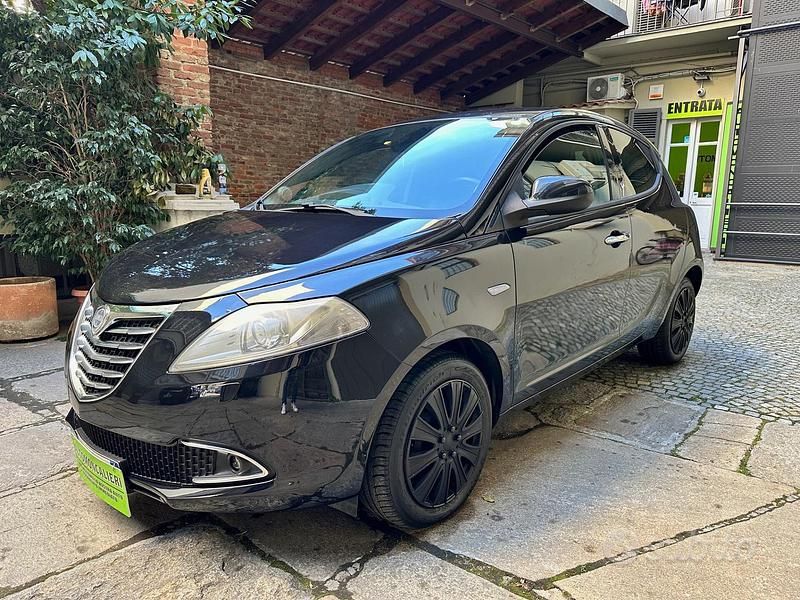Nero Usata 2012 Lancia Ypsilon Due volumi | 5600 € (Buon prezzo) - Immagine 1/4