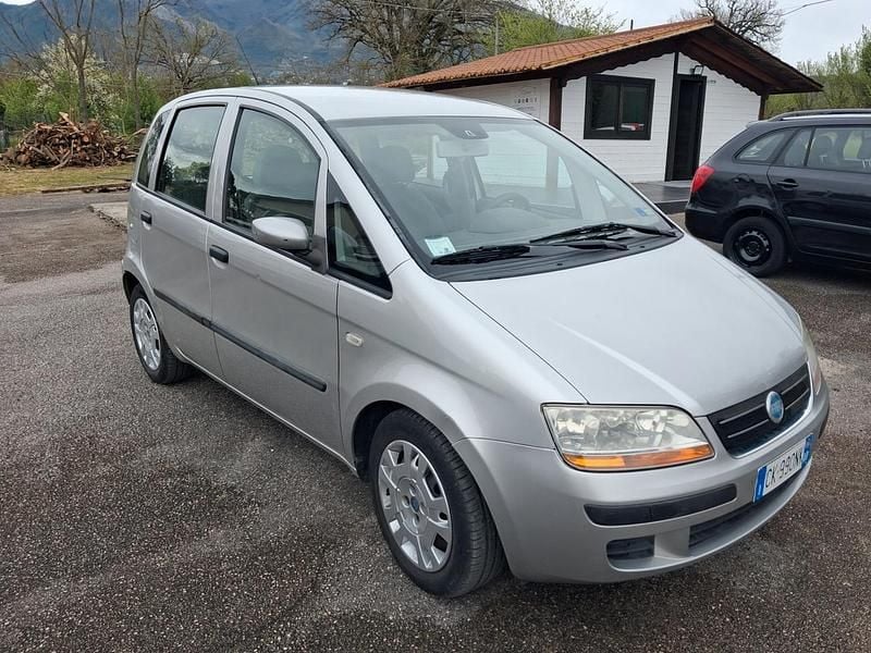 Usata Fiat Idea Dynamic 95 CV (69 kW) 2004 Argento Monovolume