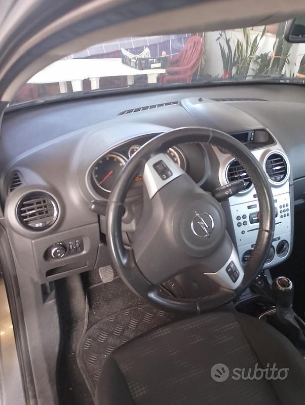 Grigio Usata 2011 Opel Adam Due volumi | 4000 € - Immagine 1/4