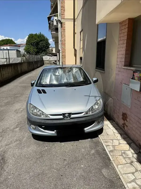 Usata Peugeot 206 CC 109 CV (80 kW) 2003 Cabrio